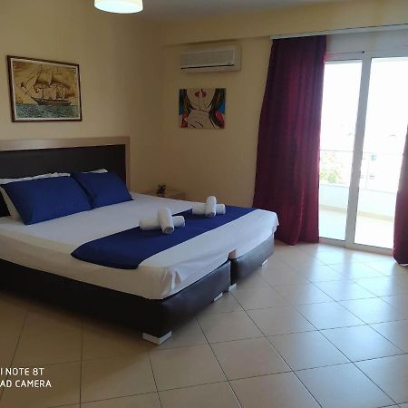 Summer Life Apartments Sarandë Esterno foto
