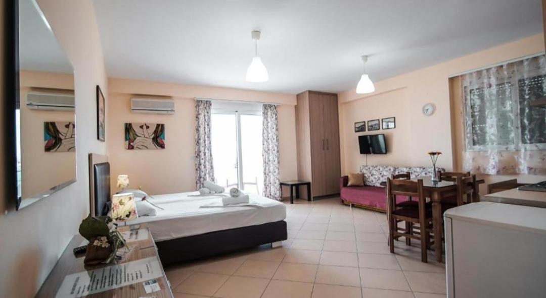 Summer Life Apartments Sarandë Esterno foto