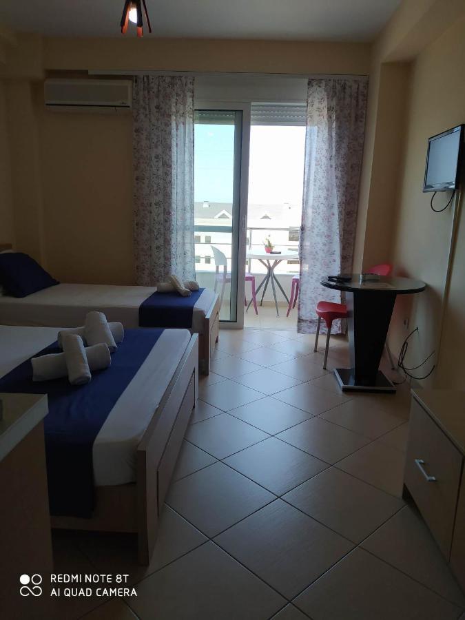 Summer Life Apartments Sarandë Esterno foto